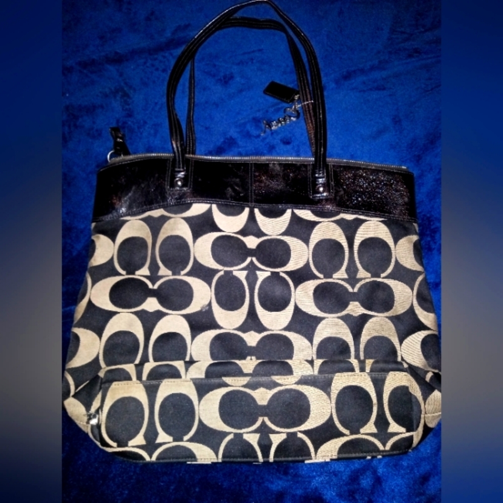 A coach big purse
